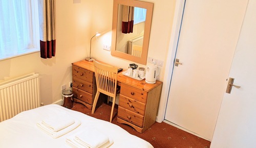 Room (3)