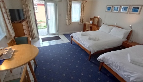 Room (10)