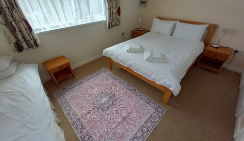 Room (14)