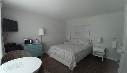 Superior Room, 1 Queen Bed, Private Bathroom, Lake View