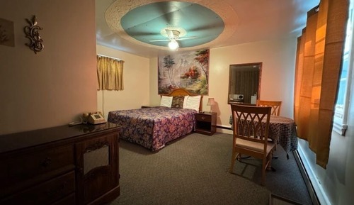 Standard Room, 1 Queen Bed