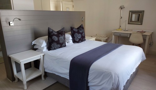 Standard Room (King)