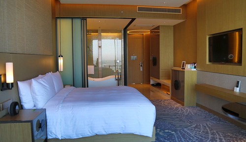 Executive Room, 1 King Bed, Lake View, Executive Level