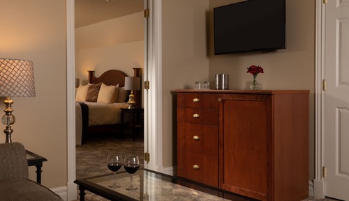 Standard Suite with King Bed & Sitting Room 