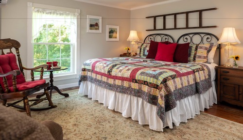Room, 1 King Bed, Private Bathroom