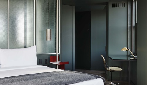 Suite, 1 King Bed, Accessible