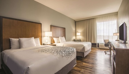 Room, 2 Queen Beds, Accessible, Mountain View (Mobility Accessible)