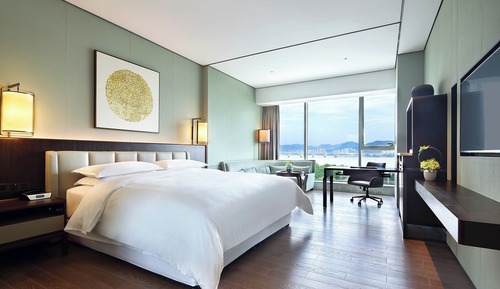 1 King Bed, River View, Guest Room