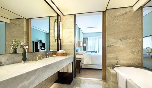 1 King Bed, Club Lounge Access, Guest Room