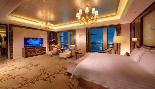 Executive King Size Bed Room
