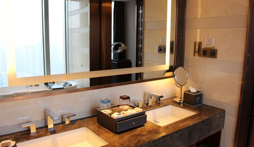 Executive Suite, Lake View