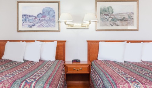 Double Room, 2 Queen Beds, Refrigerator & Microwave
