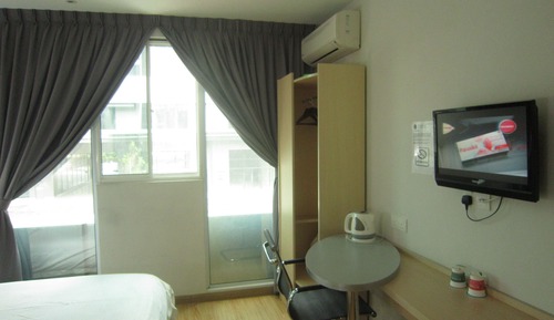 Superior Twin, With Window
