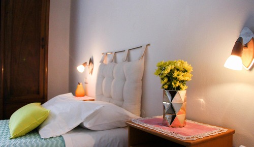 Twin Room, 2 Twin Beds, Shared Bathroom