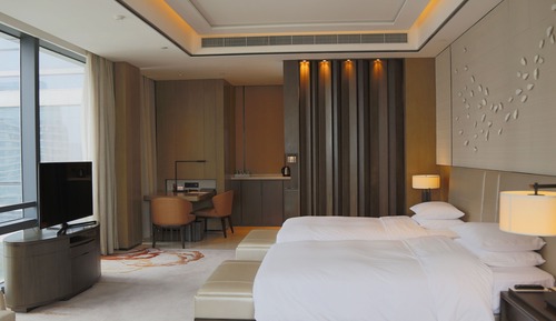2 Twin Beds with Club Access Deluxe