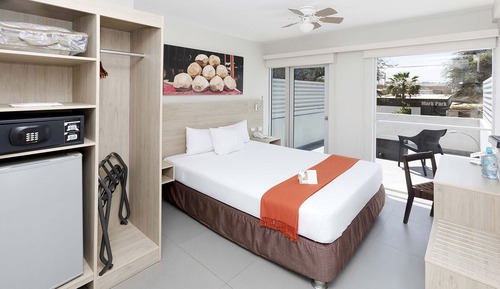 Traditional Room, 1 Queen Bed, Terrace
