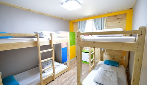 Shared Dormitory, Men only