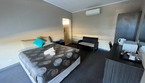 Deluxe Queen Room