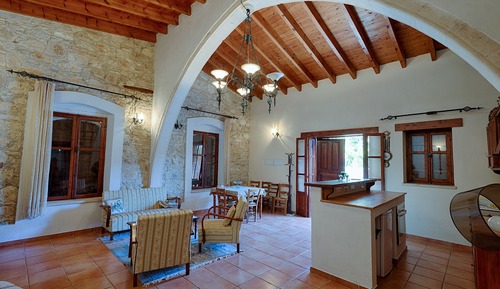 Traditional House, 2 Bedrooms, Mountain View, Mountainside