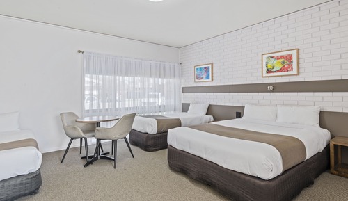 Standard Room, Multiple Beds, Non Smoking