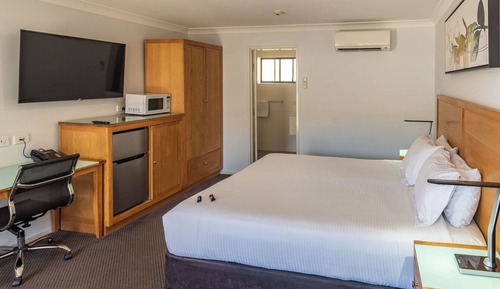 Executive Room, 1 King Bed, Microwave, Ground Floor
