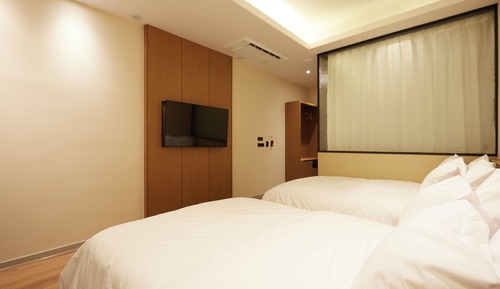 Deluxe Twin Room (Over 36 month old surcharge 20000 KRW, Breakfast Included)