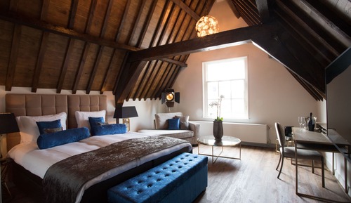 Superior Suite, 1 King Bed, Bathtub, City View