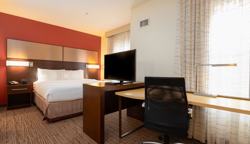 Studio, 1 King Bed with Sofa bed (Mobility/Hearing Accessible, Tub)