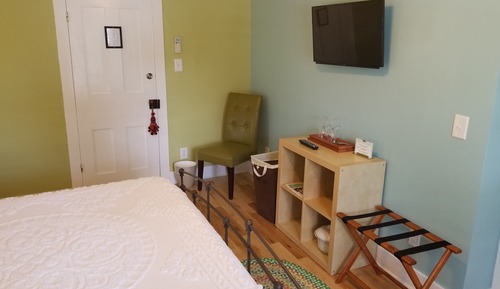 Guest Room 1 / Queen Bed Room with an Exclusive Private Hall Bath