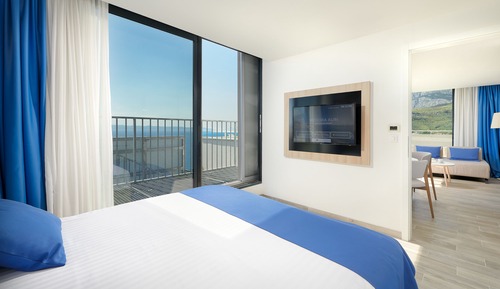 Deluxe Penthouse Suite