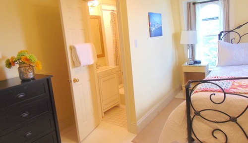 Twillingate Room-Private Washroom