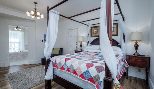 The Trinity Bay Room with jacuzzi bath