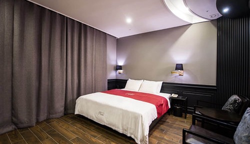 Premier Room