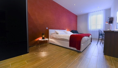 Deluxe Room (Twin Beds x2 Available on Request)