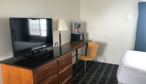 Standard Room, 1 King Bed, Non Smoking, Refrigerator