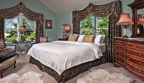 Suite Surrender Room