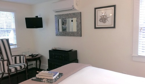 Basic Room, 1 Queen Bed