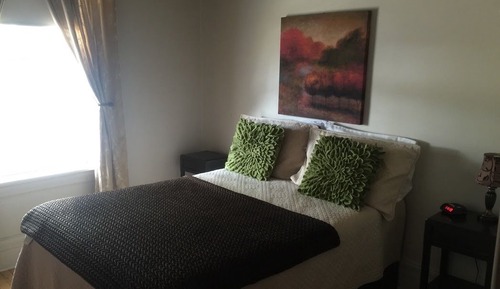 Room, 1 Queen Bed, River View (Émeraude)
