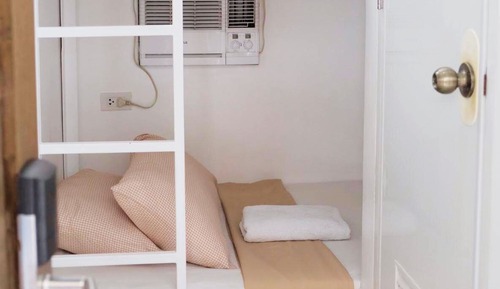 Capsule Room