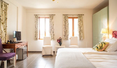 Double or Twin Room, Partial Sea View