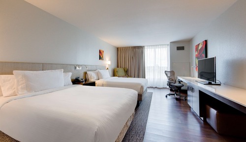 Room, 2 Queen Beds, Accessible, Bathtub