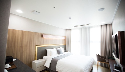 Deluxe King Room