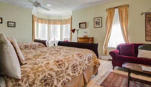 Deluxe Suite, 1 Queen Bed with Sofa bed (Twenties Room)