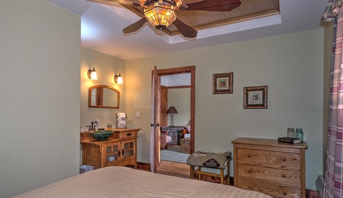 Suite, 1 Bedroom (Arts & Crafts Room)