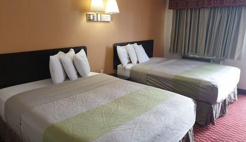 Family Room, 2 Queen Beds, Non Smoking