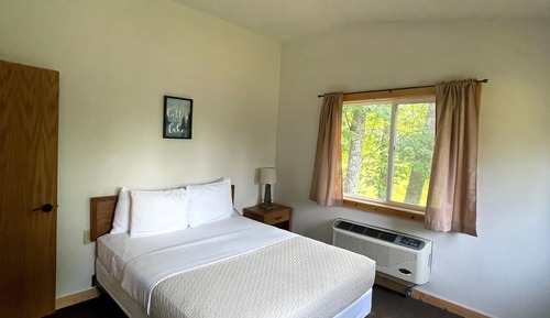 Basic Cabin, 2 Bedrooms, Resort View, Slope side