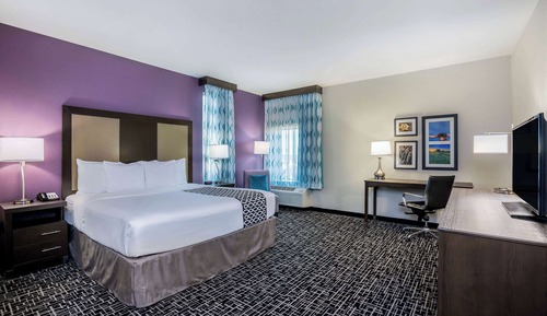 Room, 1 King Bed, Accessible, Non Smoking (Mobility/Hearing, Tub w/ Grab Bars)