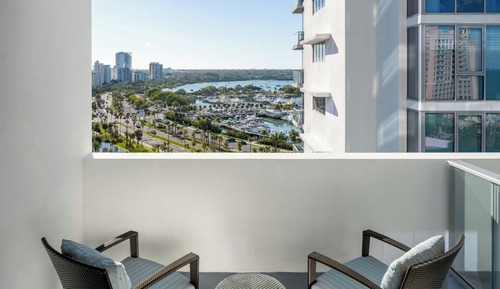 Premium Room, 1 King Bed, Balcony, Marina View