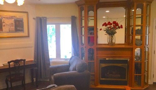 Wood Rose Suite, 2 Queen Beds, Fireplace, Kitchenette