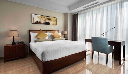 Basic Room, 1 King Bed
